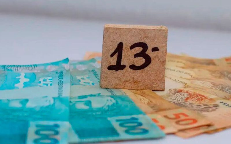 Prazo da primeira parcela do 13º salário é antecipado para 28 de novembro: veja quem tem direito, como calcular e principais regras